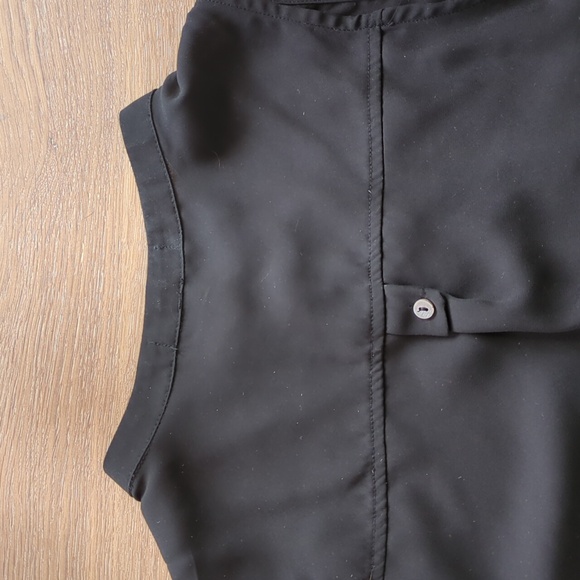 Freebird black women's sleeveless blouse. Size small - Picture 7 of 9